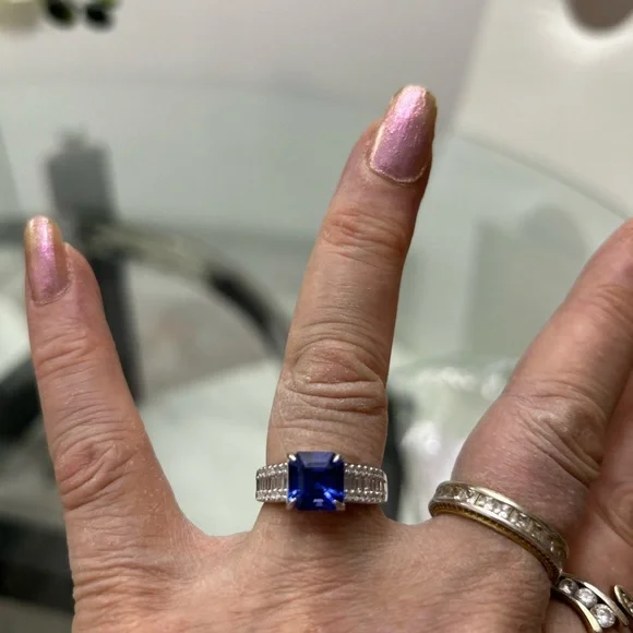 Beautiful Tanzanite and Diamond ring